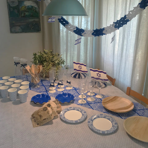 שולחן כחול לבן בסגנון יווני